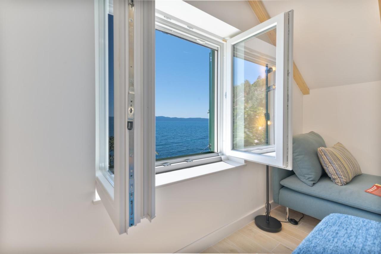 Seaside Maslina Holiday home